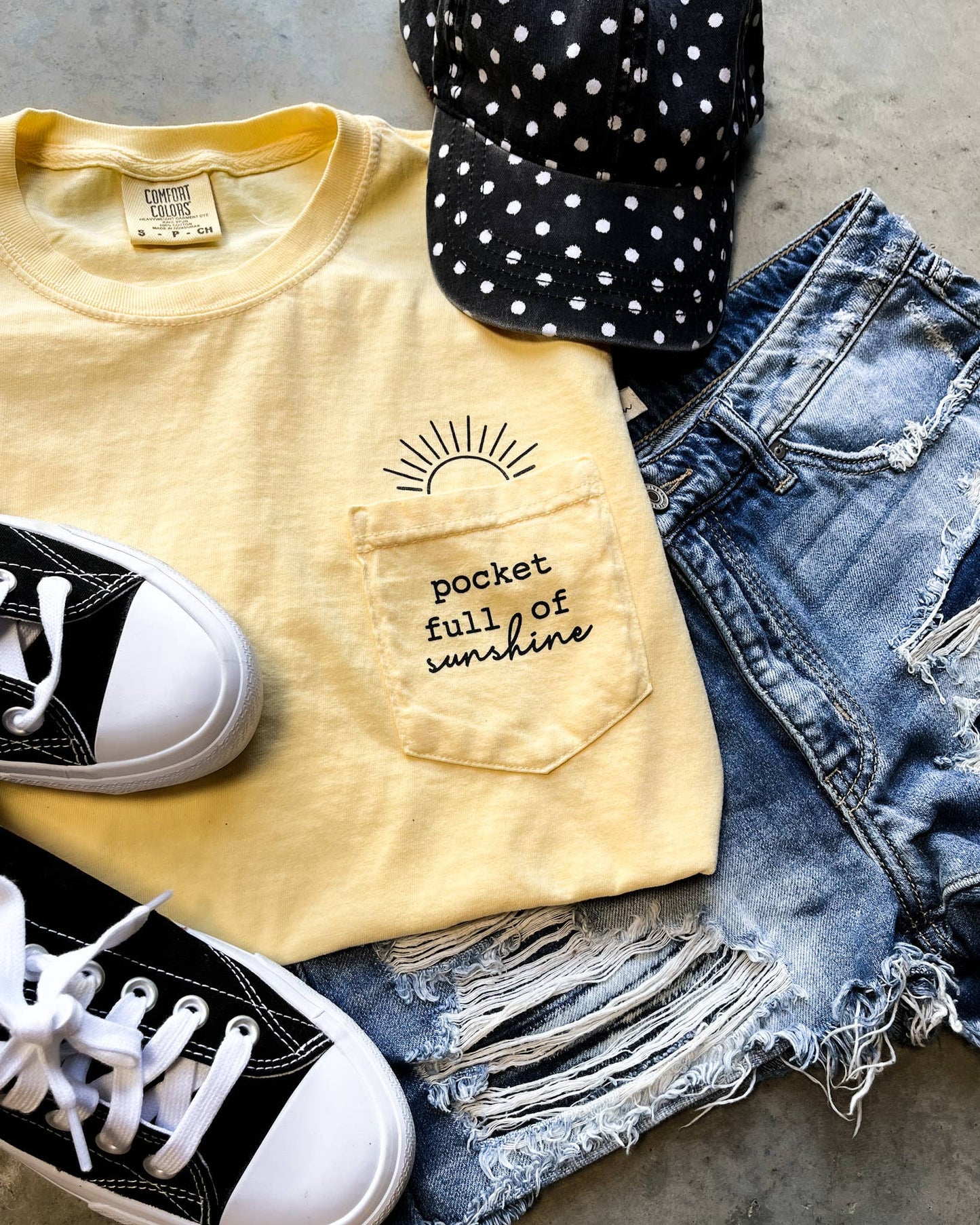 Pocket Full of Sunshine Graphic Tee: Medium