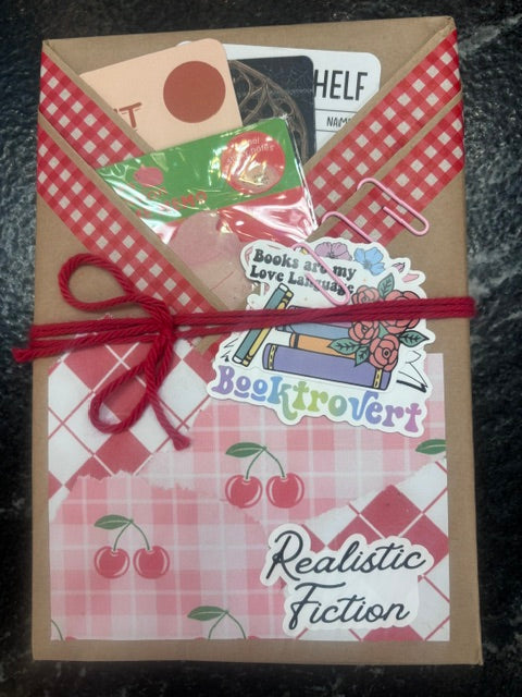 Children Blind Date with A Book Choose Your Genre Fiction : Realistic fiction / Red