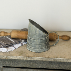 GALVANIZED SCOOP