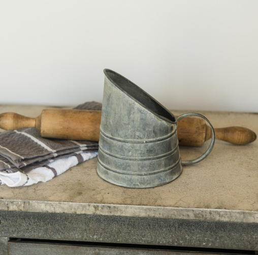 GALVANIZED SCOOP