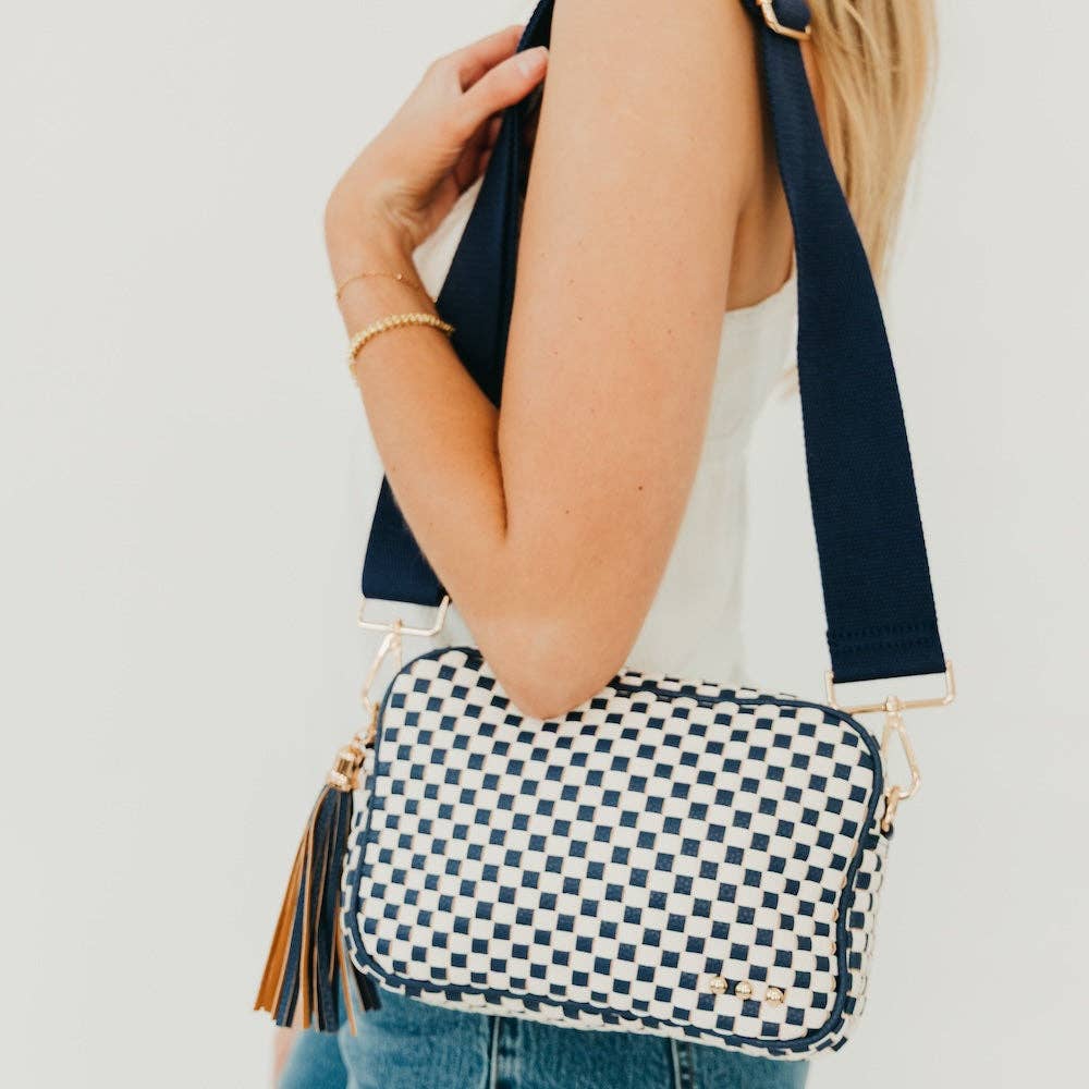 Woven Willow Camera Crossbody Bag: Black