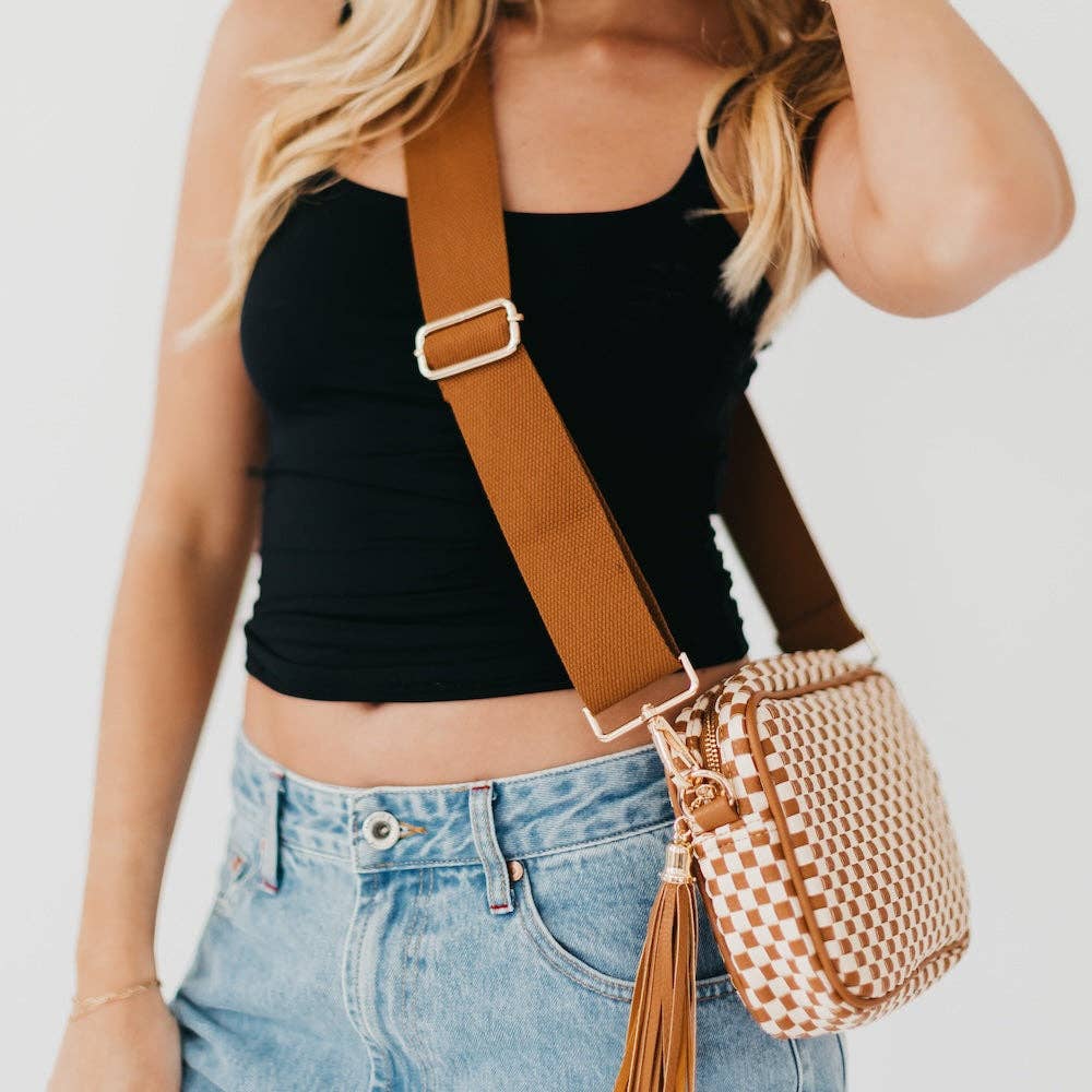 Woven Willow Camera Crossbody Bag: Black
