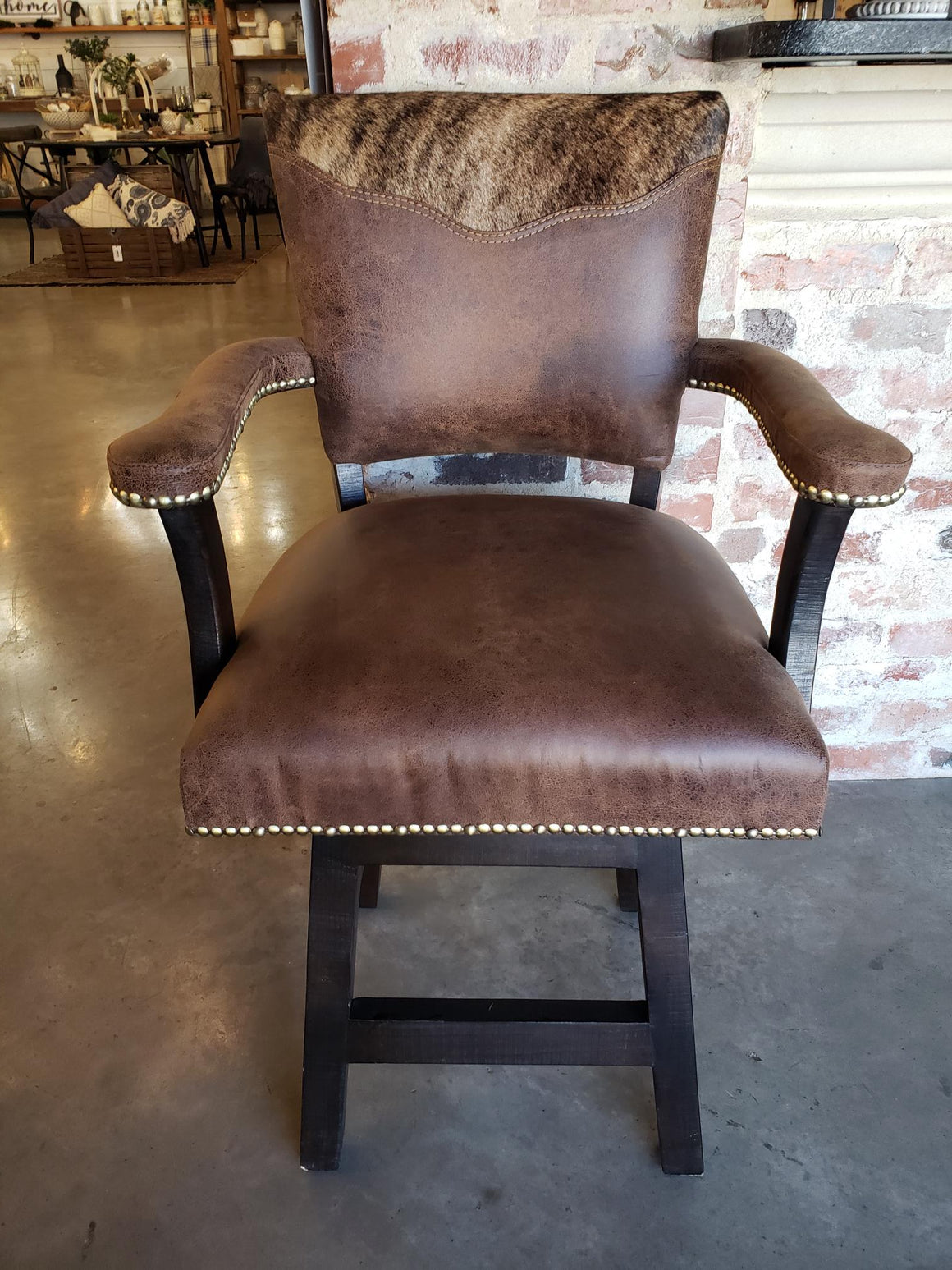 Sonora Swivel Counter Stool with Cowhide